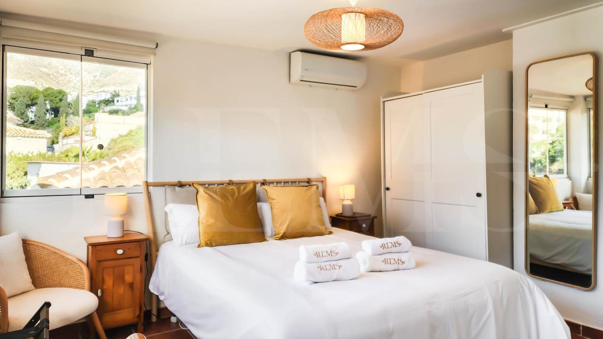 Ferienhaus Spacious And Authentic With Pool & Garden By Rems *