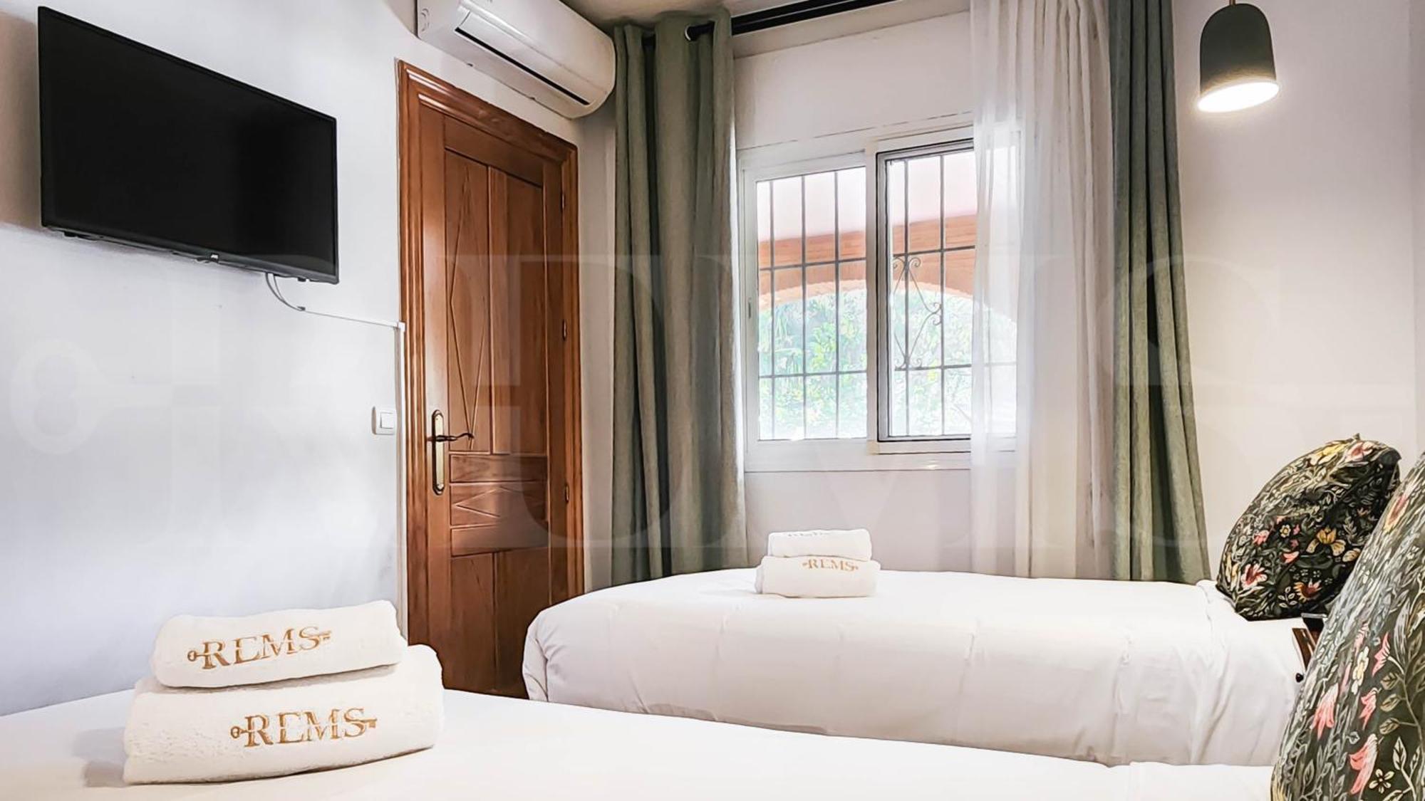 Spacious And Authentic With Pool & Garden By Rems Ferienhaus *