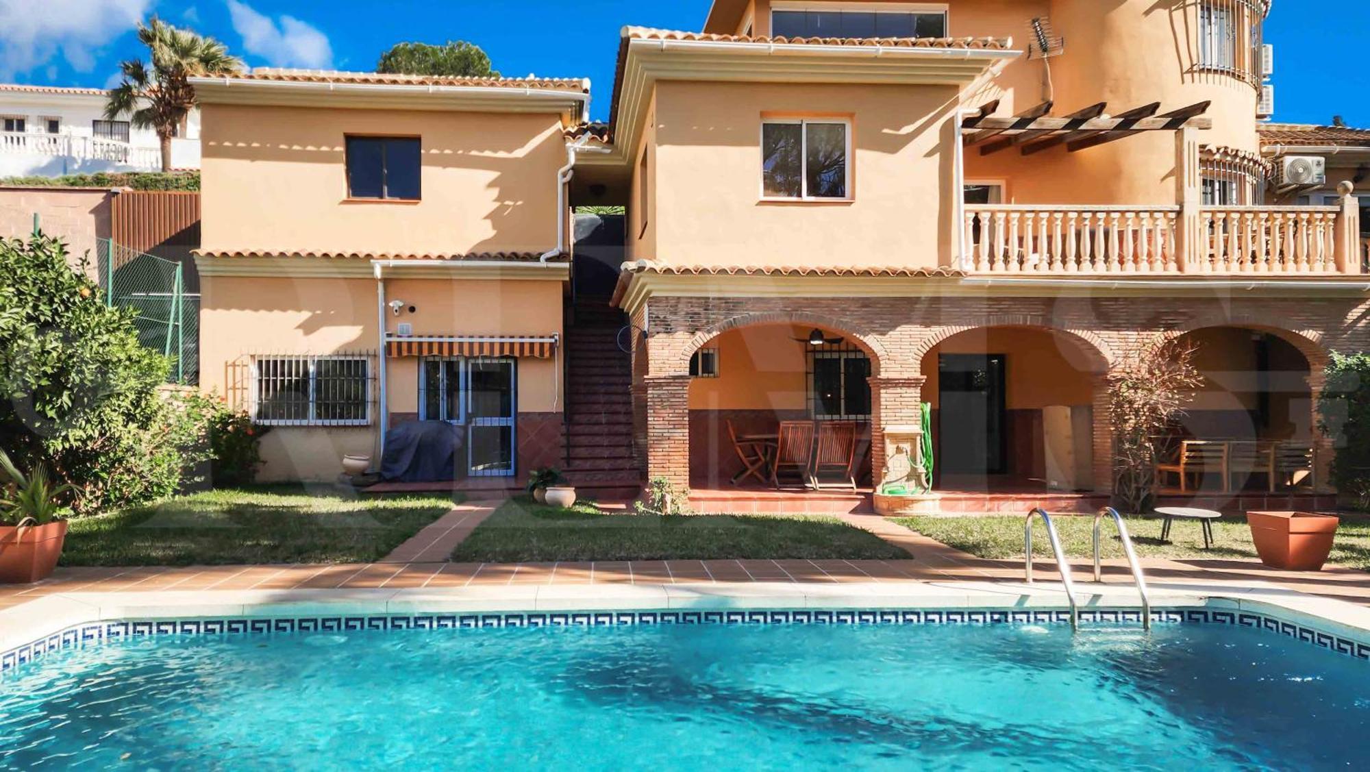 Ferienhaus Spacious And Authentic With Pool & Garden By Rems *