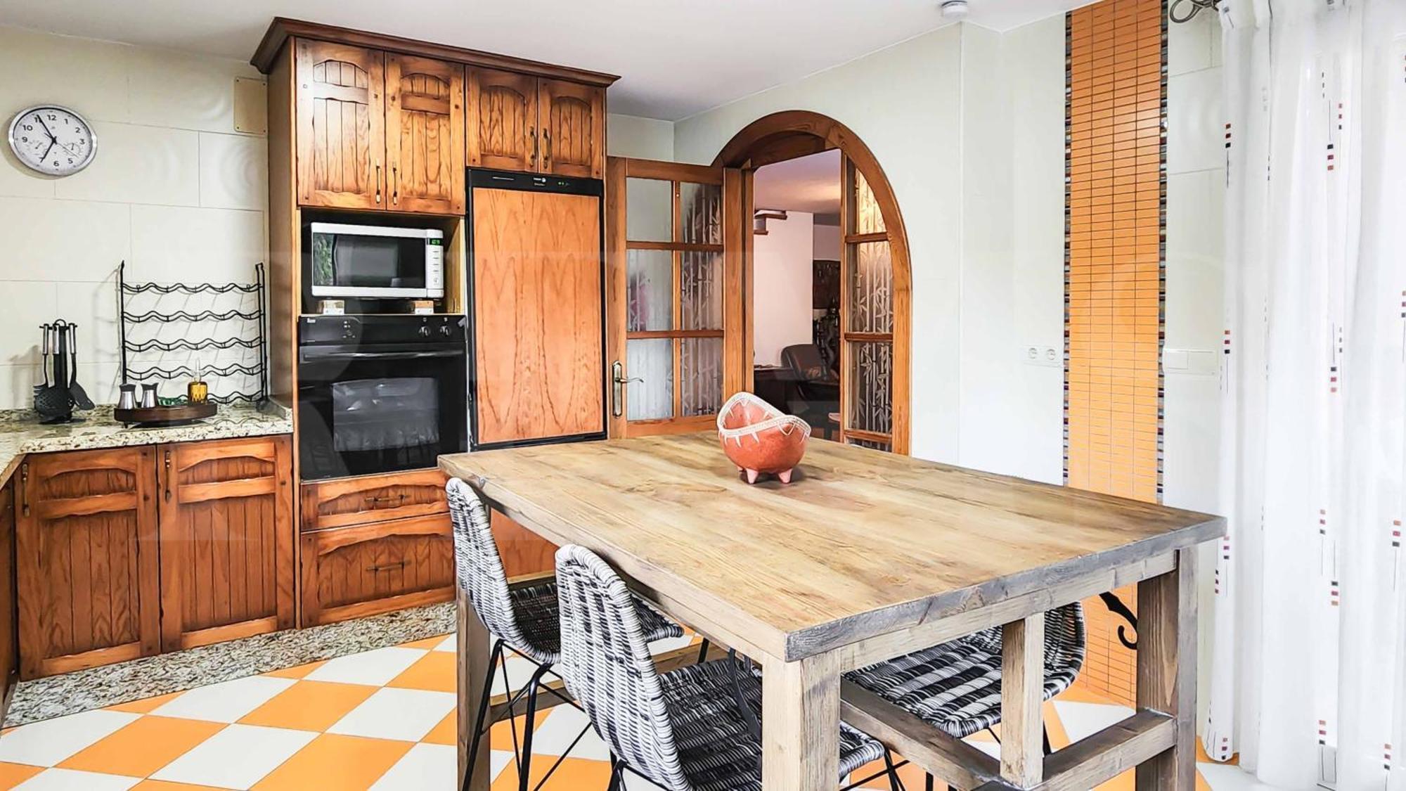 Ferienhaus Spacious And Authentic With Pool & Garden By Rems